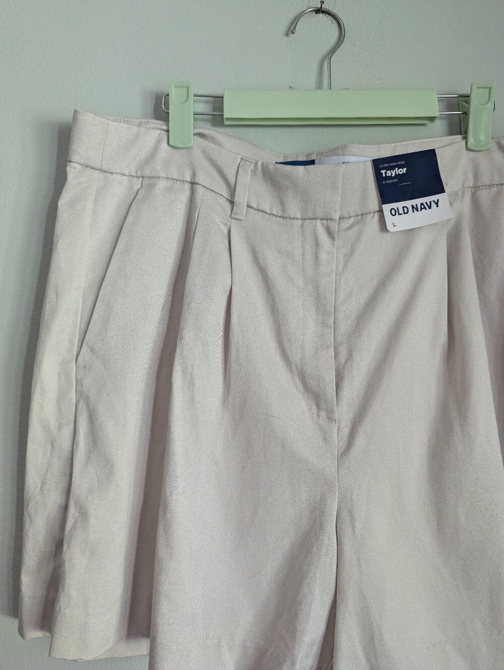 NEW Old Navy Women's Large Taylor Extra High Rise Shorts 5" Inseam Beige Pleated - Picture 2 of 11